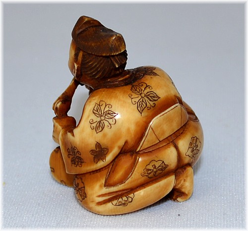 японская  нецке из слоновой кости эпохи Эдо МУЗЫКАНТ