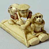 японская антикварная нэцке  Мужчина с обезьянкой на плоту
