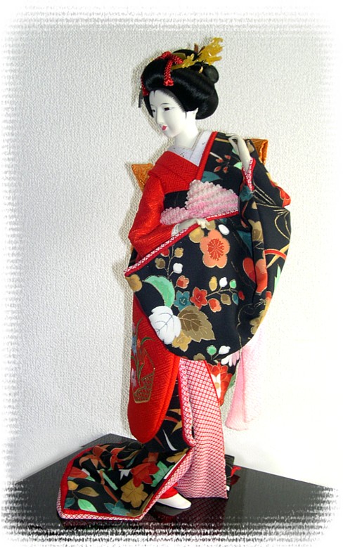 японская традиционная кукла Дама в дорогих кимоно 