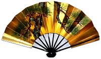 японский веер с рисунком в виде сосновых веток
