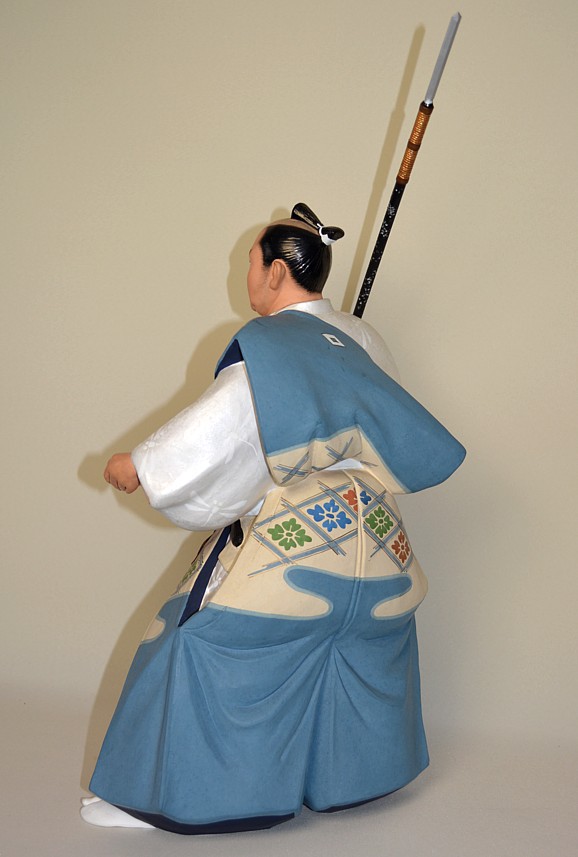 японская статуэтка в виде воина с копьем и чашей для сакэ, Хаката, 1930-е гг.