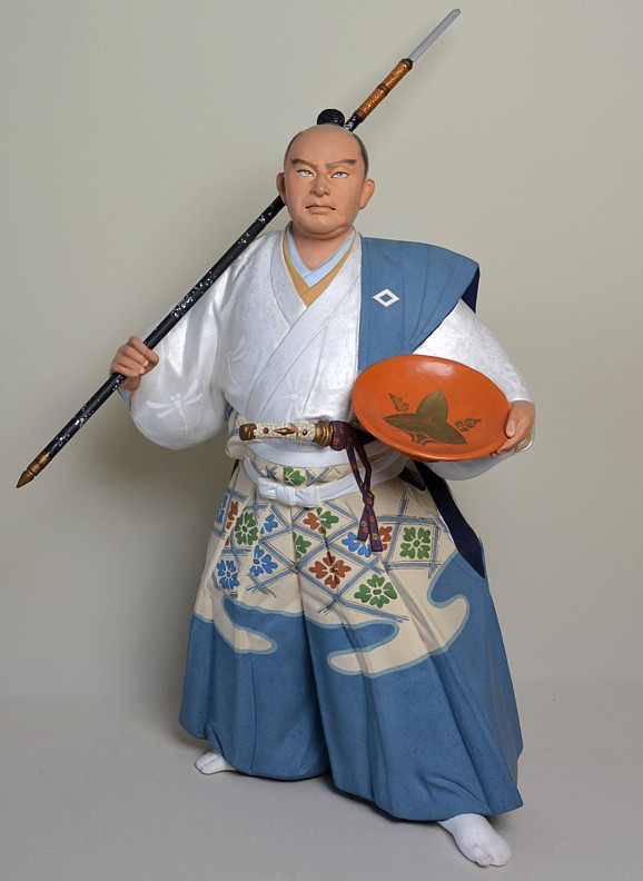 японская статуэтка из керамики Самурай с копьем на плече
