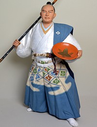 самурай с копьем в руке, статуэтка из кермики, Япония, 1930-е гг.