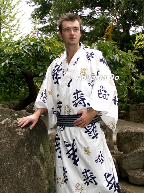 японское мужское традиционное кимоно и пояс оби