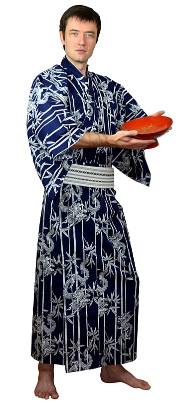 японское мужское хлопковое кимоно и старинная чаша для сакэ