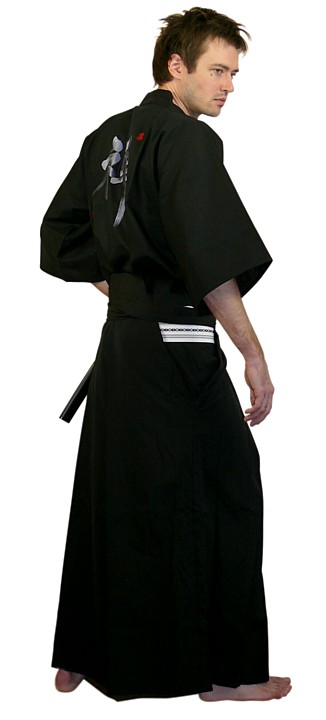 японское кимоно, хакама и пояс оби