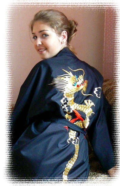 халатик кимоно с вышивкой, сделано в Японии