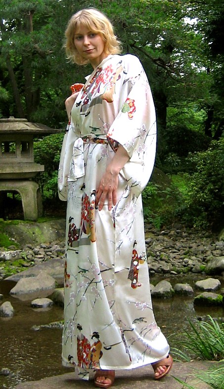 японское шелковое кимоно - стильный подарок женщине