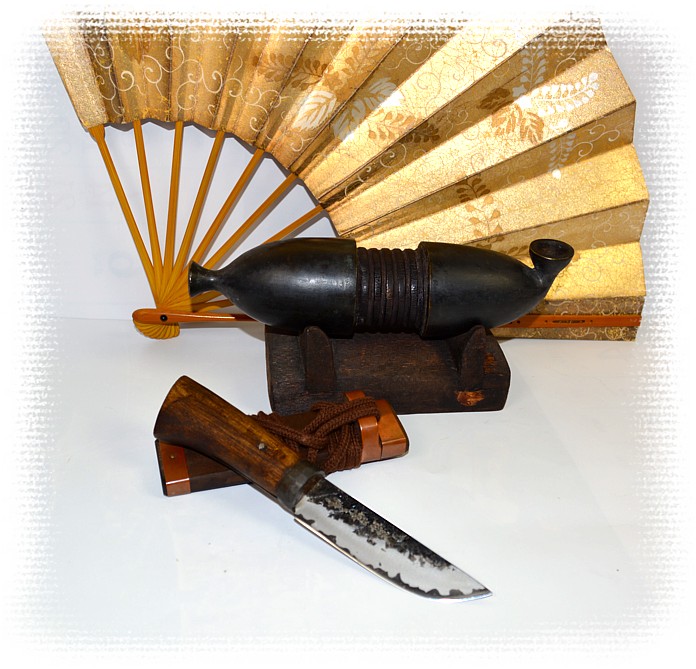 Японская антикварная мужская курительная бронзовая трубка как оружие для внезапного нападения.