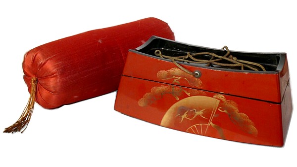 японский лаковый подголовник с шелковой подушкой и зеркалом