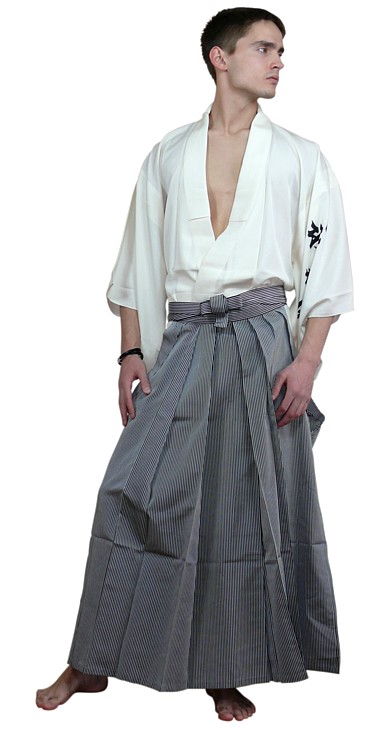 японское кимоно и хакама.