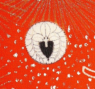 фамильный самурайской герб на женском шелковом антикварном кимоно