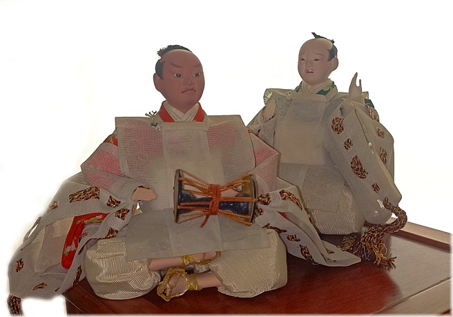 две парные старинные куклы