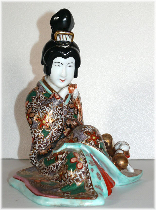 японская антикварная фарфоровая статуэтка Ойран с собачкой, 1800-е гг.