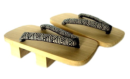 японская традиционная деревянная обувь ГЭТА