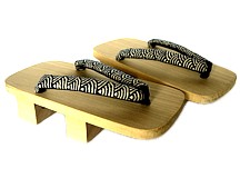 японская традиционная деревянная обувь - ГЭТА
