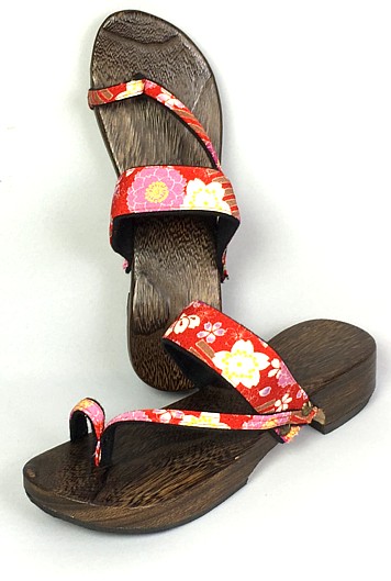 японская деревянная женская обувь