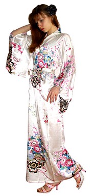 японское кимоно из шелка