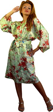 Японское шелковое короткое кимоно